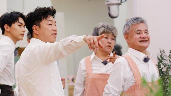 原创原创忘不了餐厅定档黄渤退出极挑当店长带领的店员很特殊