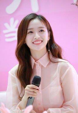 原创吴宣仪一段时间只做一件事在经纪人说顶流也同时接多个活动后艺人