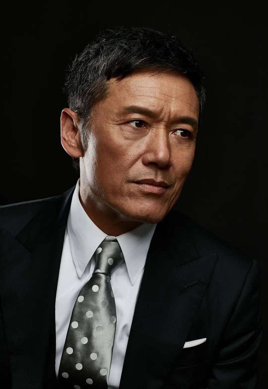 苗侨伟越老越帅取决于信心跟智慧电影圈太拥挤何必再过去