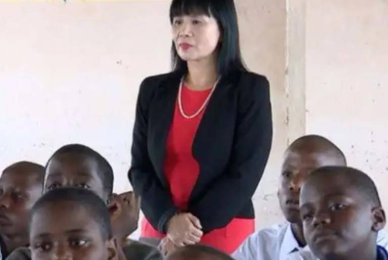 清华女神王丽红1996年为爱远嫁非洲如今境况如何