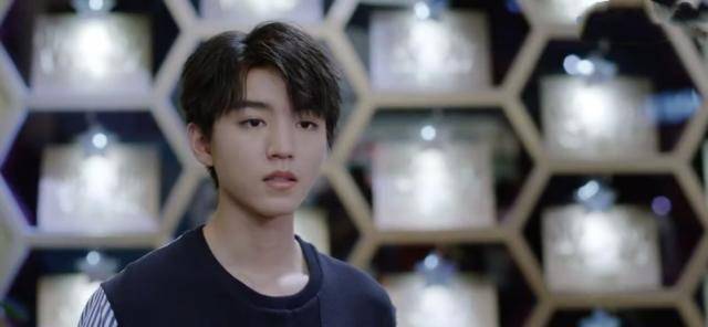 原创我是班主任王俊凯学生装帅气出场关晓彤变身小关老师期待