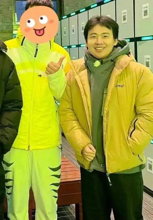 郭麒麟近照曝光身体圆润满脸肉被形容为小圆胖子