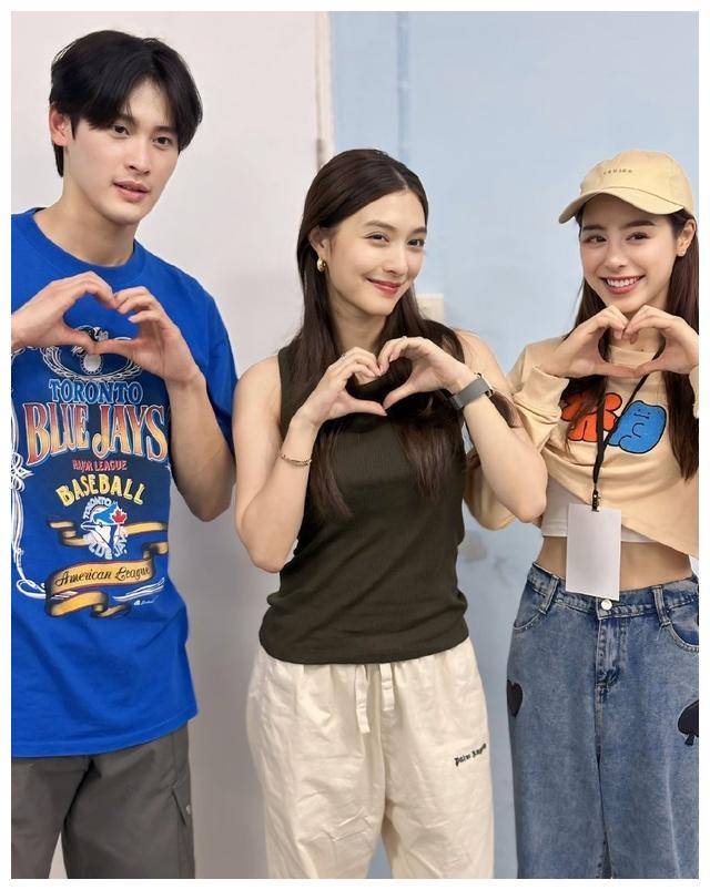 泰国三台54周年台庆盛典泰剧情侣秀恩爱两代名门绅士亲子相认