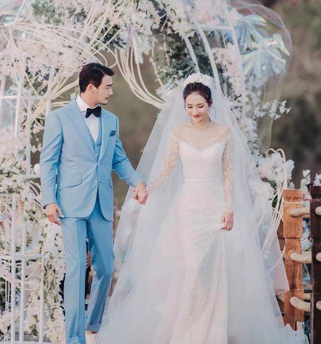 原创原创我最爱的女儿们杨烁儿子亮相小肉包脸英气十足基因太强大