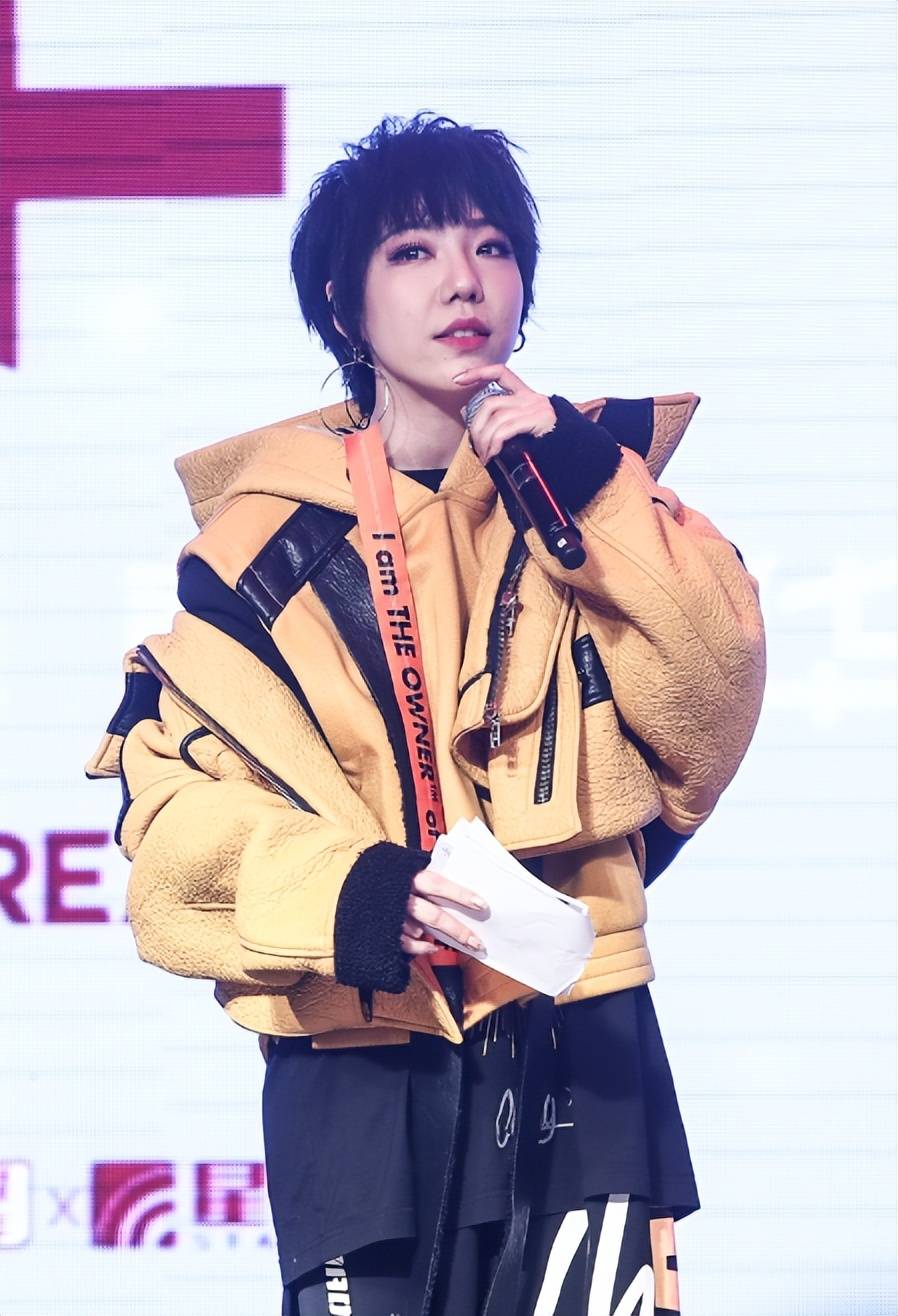 原创事实证明逐渐消失的吴莫愁早已经走上了一条不归路