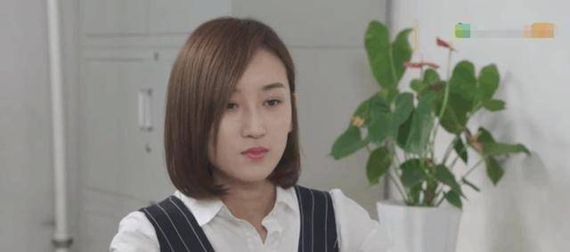 乡村爱情13》小李老师太美了让方正痴心不改,其实她喜欢的是他_李银萍