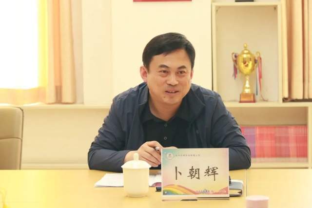 开题答辩结束,经过专家合议,王鸿杰主任代表专家组宣布"新时代学科