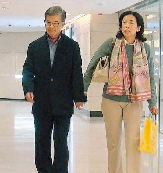 不过朱玲玲却是拒绝了,她让罗康瑞把家产留给前妻生的孩子.