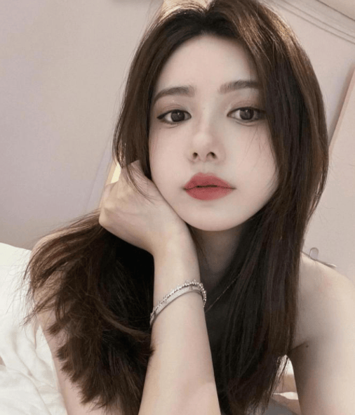 原创外星人陈山儿子长大了圆脸大眼睛翘鼻子网友一点不像父亲