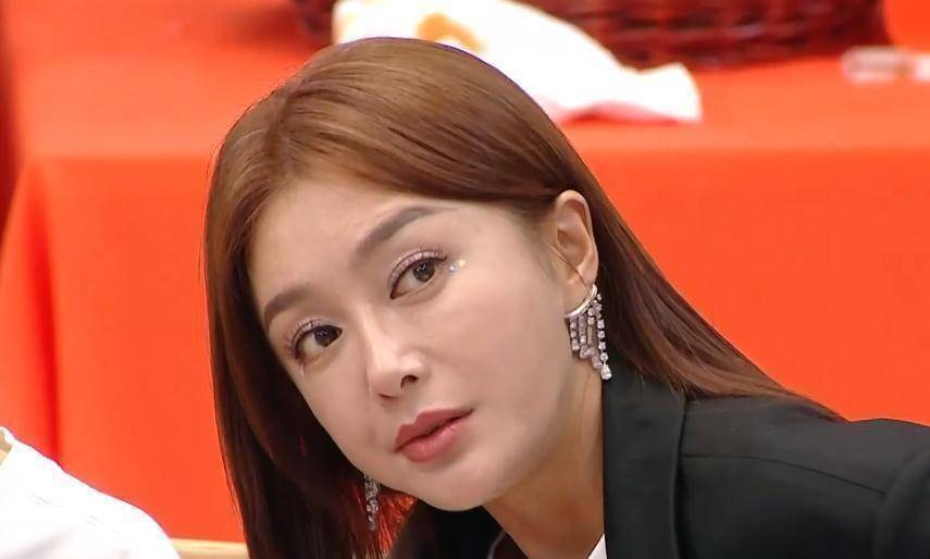 并非小编故意针对秦岚,只是这次《为爱尖叫》内场生图中,或许没有了