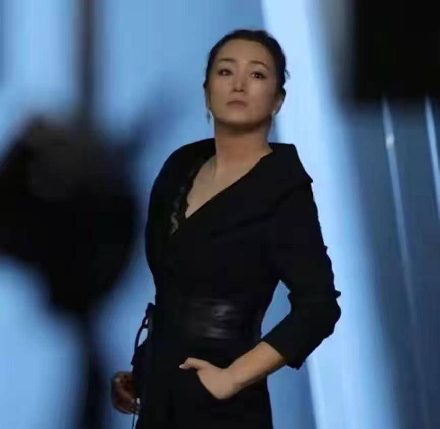 原创巩俐罕见拍内衣广告56岁宝刀未老魅力十足霸气眼神更像拍大电影