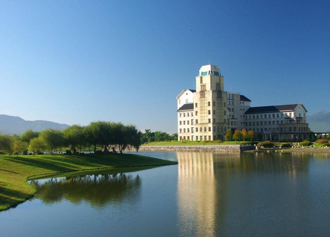 4所高校也位于华东地区,坐落于江苏省南京市,简称河海,是以水利为特色