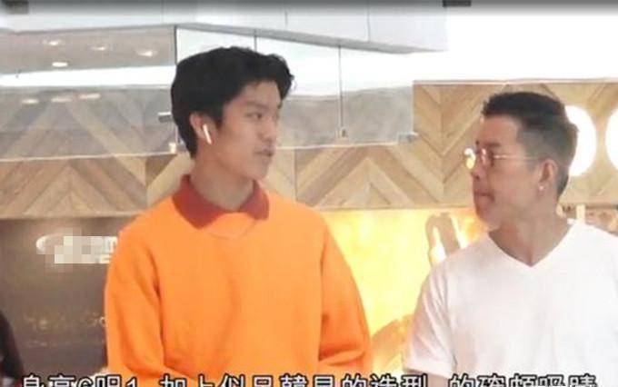 原创林晓峰父子近照16岁长子身高1米8515岁幼子与老爸似复制粘贴
