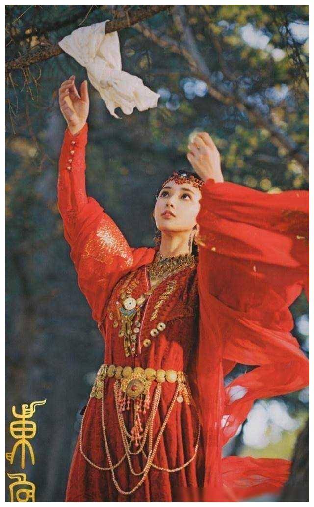 《神仙颜值女主角,与古力娜扎有相似之处,「东宫」惊艳美人》_小枫_李