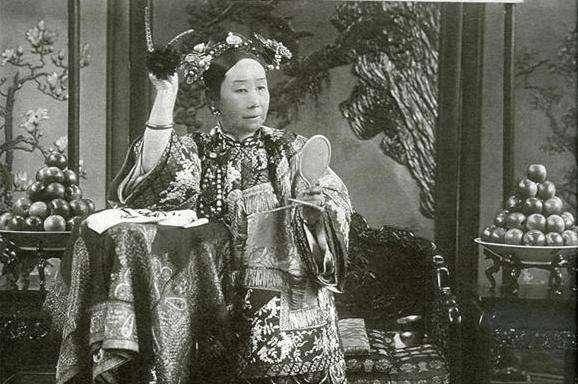 原创慈禧睡个觉究竟有多麻烦为何一晚上下来把宫女累坏了