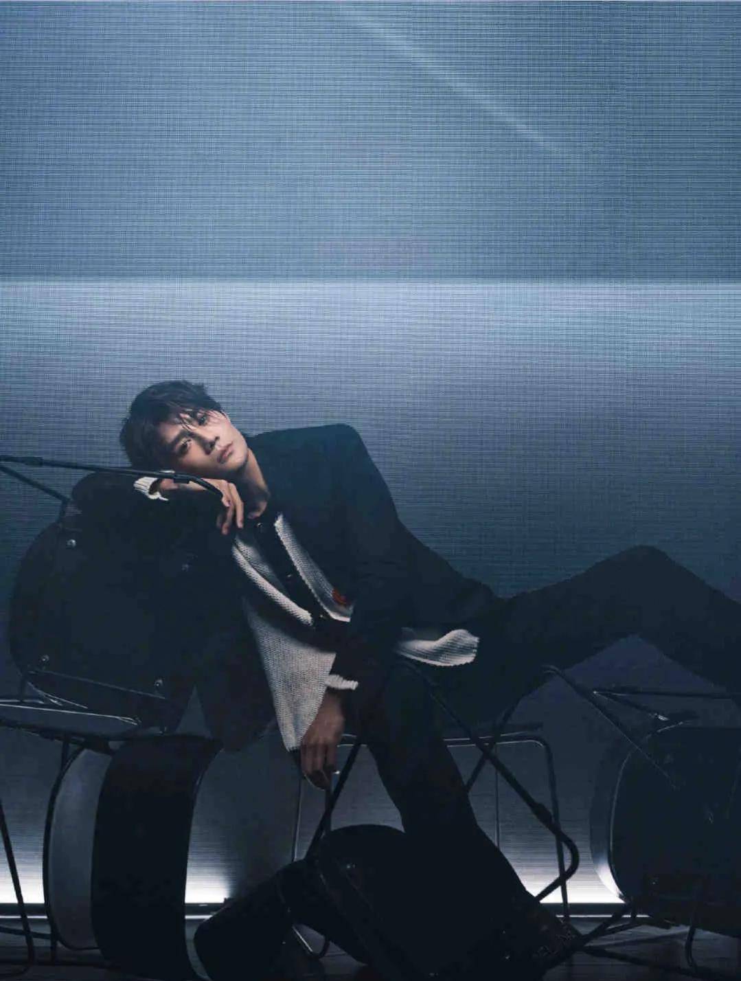 原创王凯新造型惹争议频频撞脸流量小生40岁真实面容显苍老