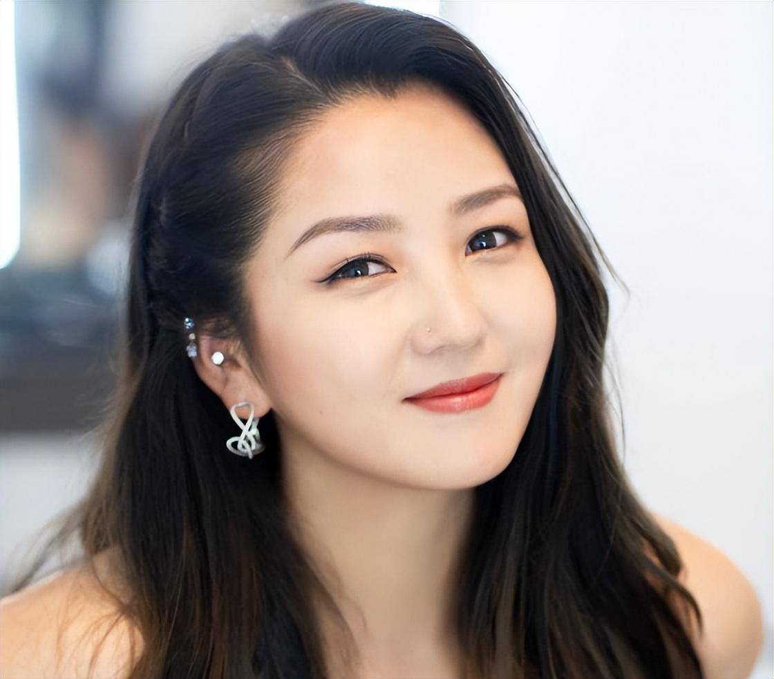 原创十多年后再看何洁释小龙一个身价过亿一个证实郭德纲没说错