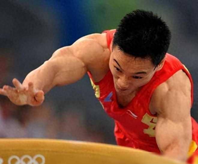 原创奥运体操传奇杨威荣光背后病痛挑战与人生箴言