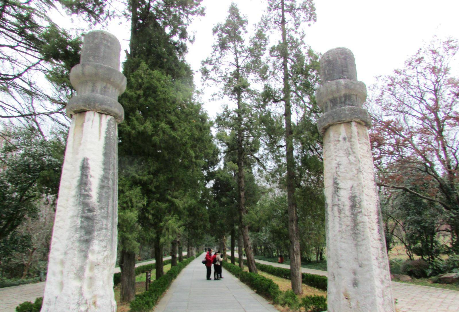 综合来看,这些大清王朝的守墓人,无论会不会得到报酬,无论是自愿的