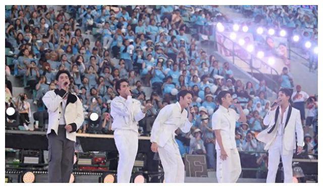 泰国三台54周年台庆盛典泰剧情侣秀恩爱两代名门绅士亲子相认