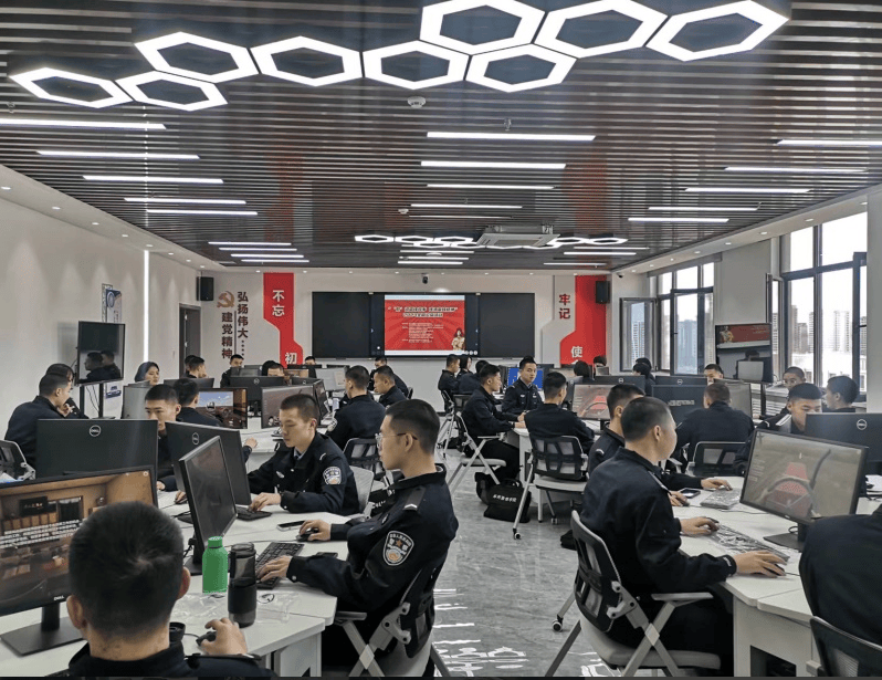 郑州警察学院马克思主义教研部开展学习传承雷锋精神虚拟仿真教学活动