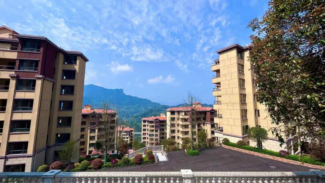 渝黔交界的江津东胜@凤凰绿洲避暑房位于渝南黔北凤凰山,占地2700亩