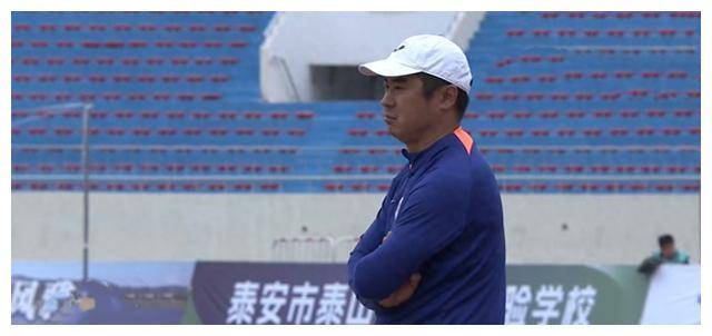 泰山b队惊艳首秀,青训新秀韩鹏打造新中锋,18岁天才点射破门_球员