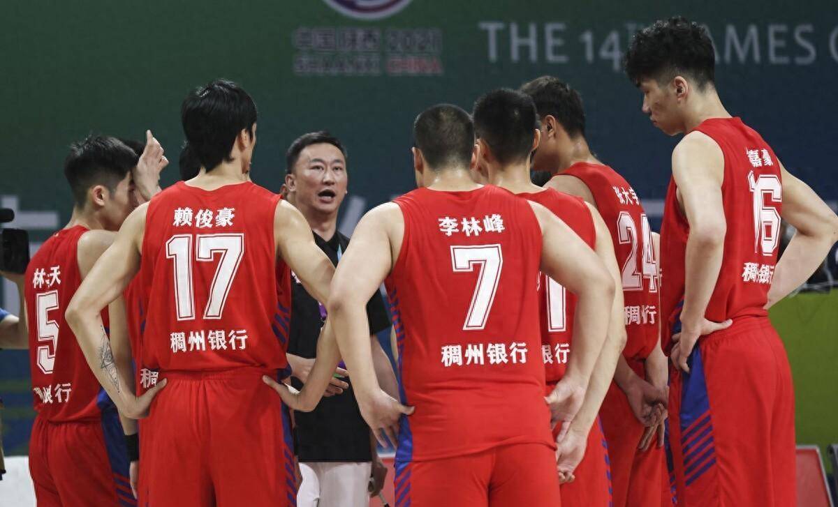 回归,国字号教练挺进季后赛,青岛成为大黑马,杨翰森超越姚明_篮球
