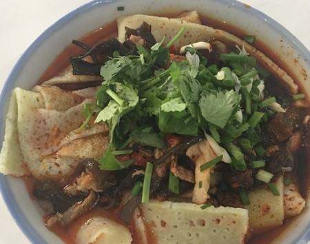 这个凯里榕江牛瘪粉也是强烈安利推荐的噢,一碗很良心的米粉,米粉制作