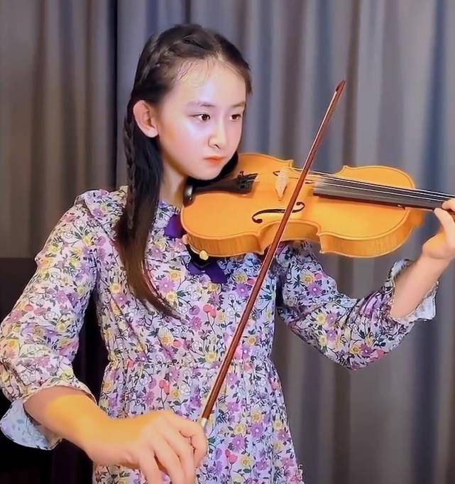 田亮女儿亭亭玉立被人夸看到佟大为女儿才知道啥叫初恋