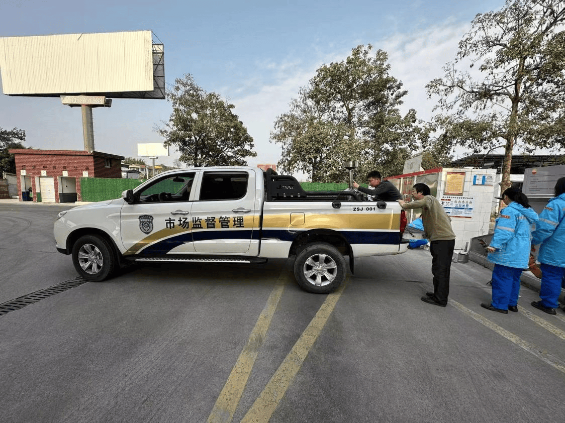 资中县检测质检所开展燃油加油机检定工作