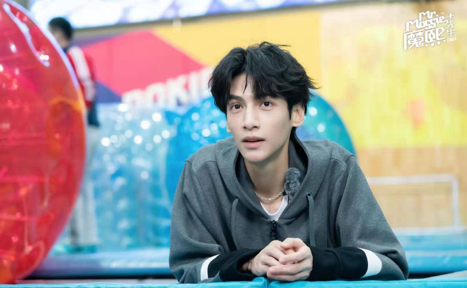 原创罗云熙和节目组打赌射箭连中多项大奖竟让节目组直接跑路