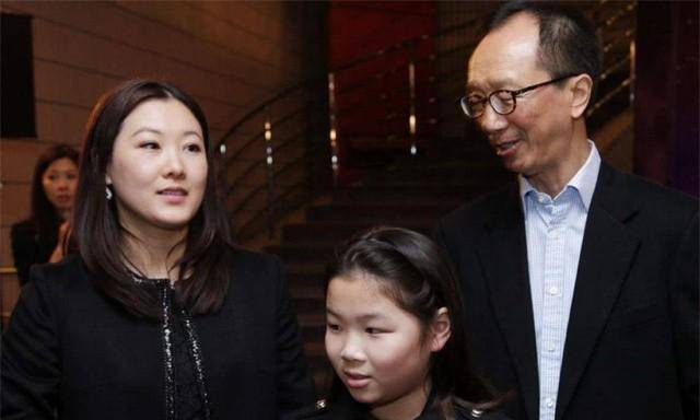 原创面对与梁锦松的26岁年龄差争议伏明霞回应我喜欢成熟一点的