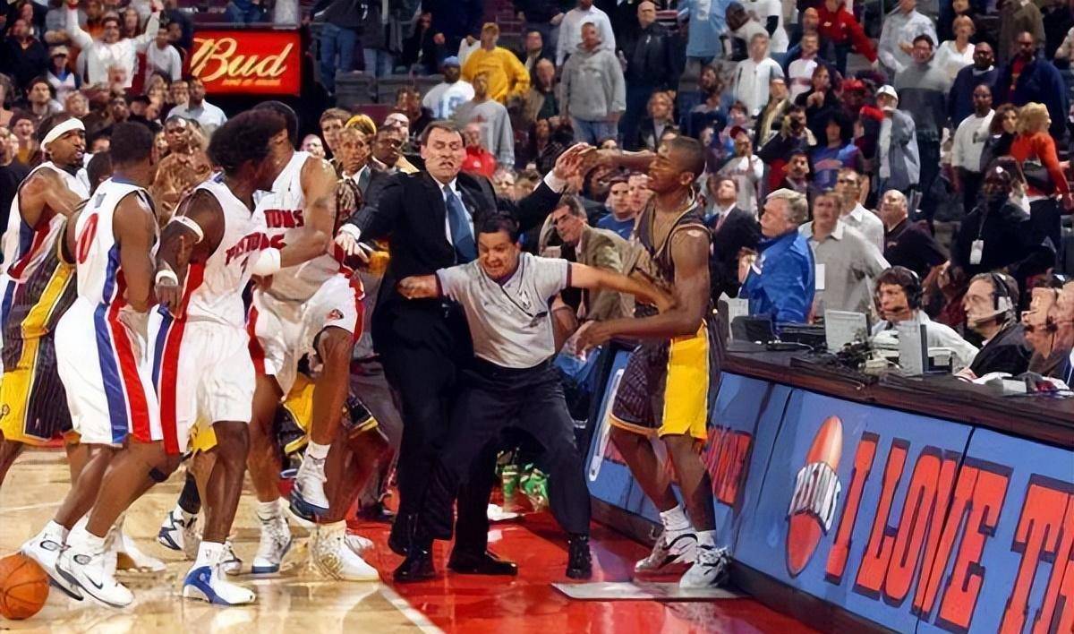 原创盘点nba史上4次最狠球场斗殴奥本山宫最有名安东尼甩格林十条街
