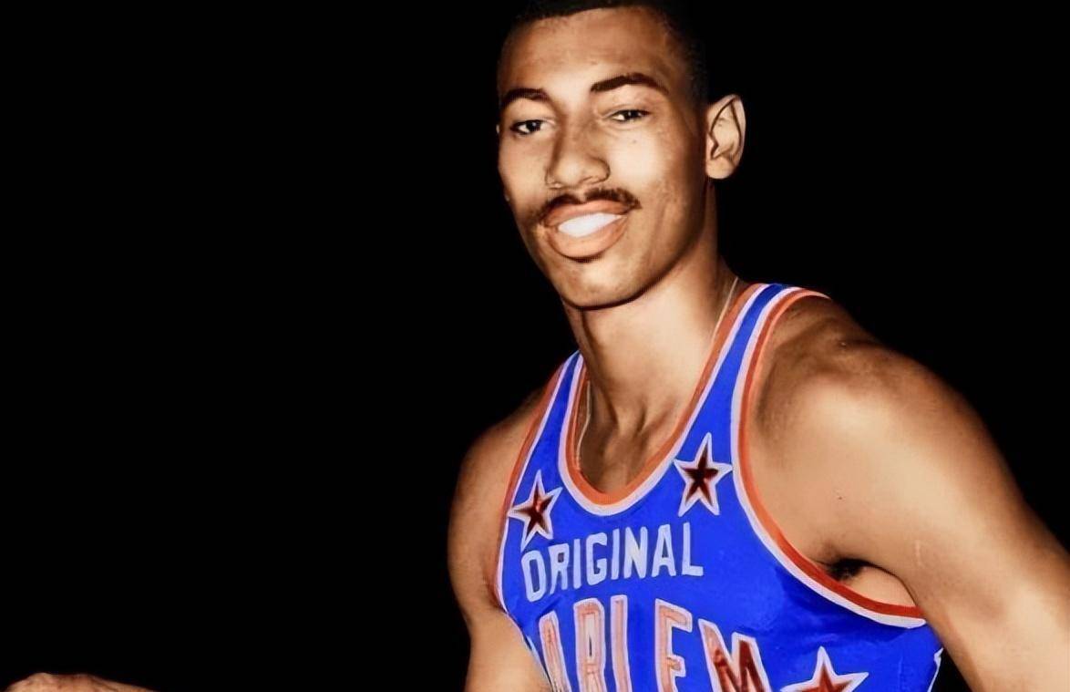 比尔·拉塞尔生涯13个赛季11次夺冠,那两年都输给了谁?