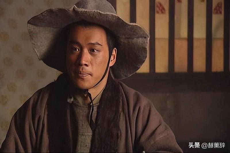 54岁武松丁海峰曝光在美国树林砍柴烤肉美国豪宅尽显气派
