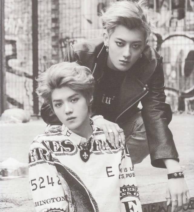 原创创造营3鹿晗黄子韬机场合体两人被同款潮包果然是兄弟情深