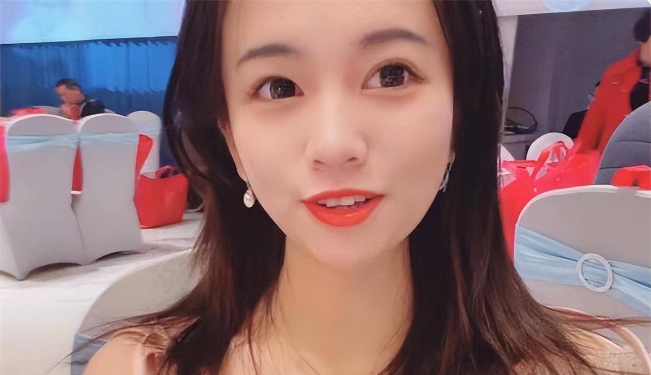 浙江00后"职业伴娘":1天挣1600,接单只有一个要求:不能婚闹_谢宇科