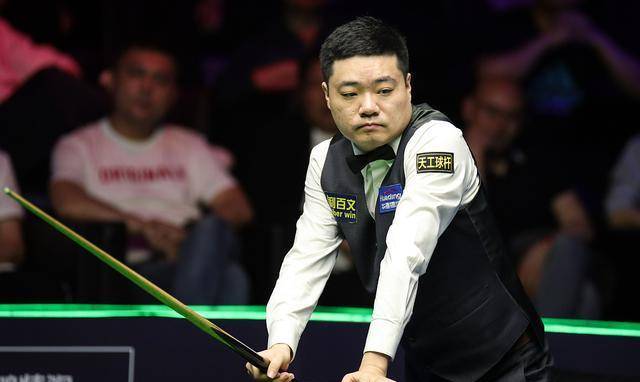 斯诺克裁判频频警告观众丁俊晖赛场遭干扰