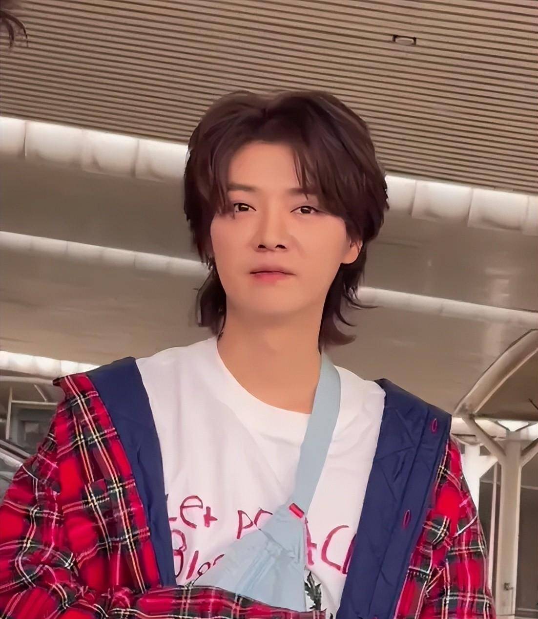 鹿晗越来越有夫妻相,最新露面双双浮肿,被吐槽太爱喝酒_明星情侣_网友