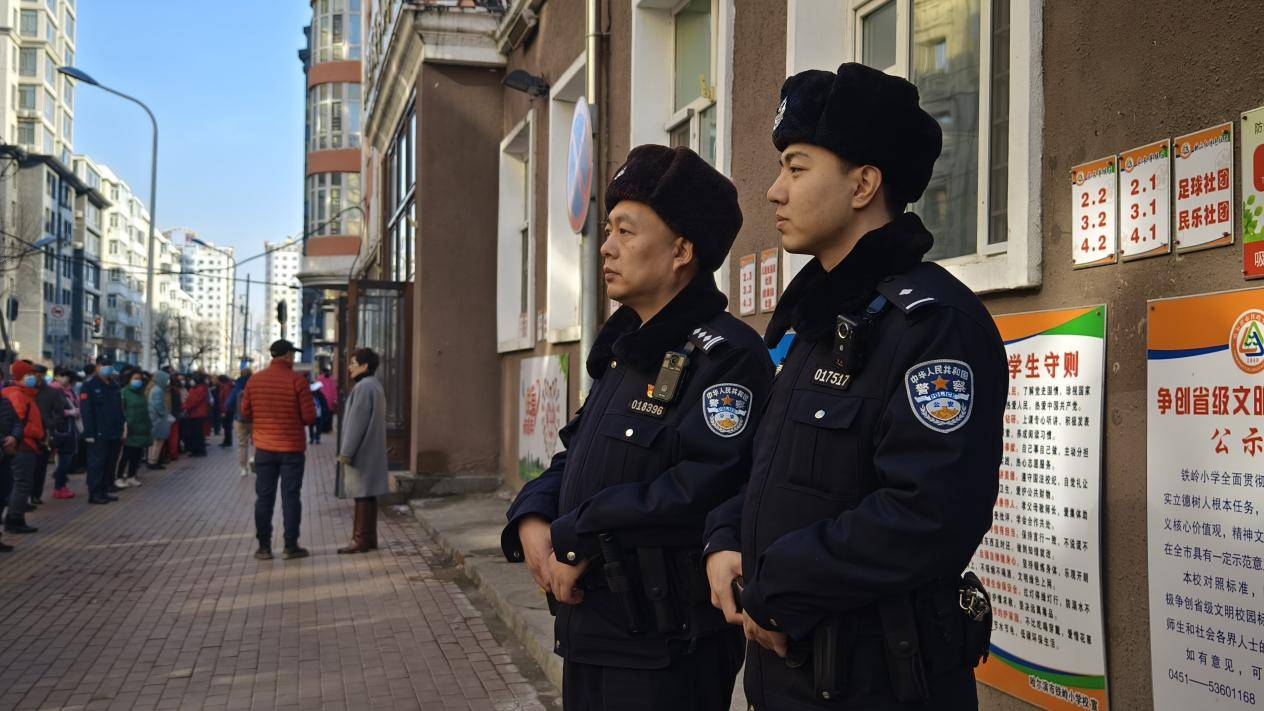 分局结合"护学岗"勤务安排,切实强化校园周边定点执勤和网格化巡逻