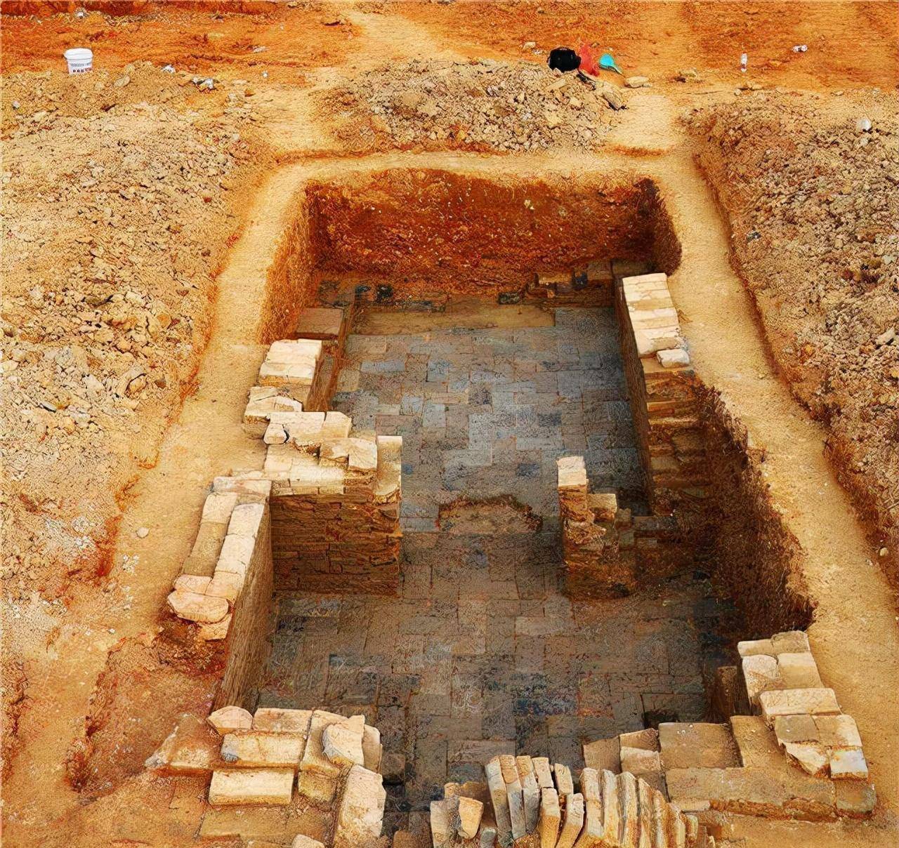 云南虫谷原型大揭秘1955年滇王墓横空出世人祭吊人俑并非杜撰