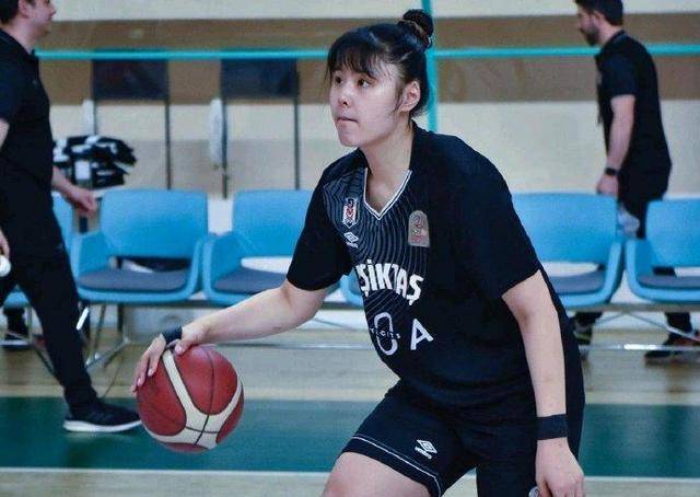 篮协杯mvp李月如为女子篮球队赢得了欧洲协会杯冠军并当选为本月最佳