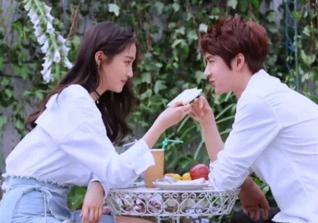 原创王一博跟关晓彤甜蜜旧照被扒鹿晗的油条突然没那么香了