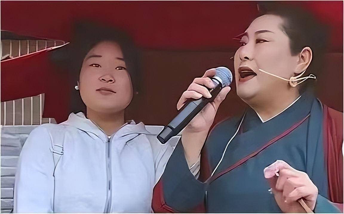 只是一名洛阳玻璃厂的普通工人,一次偶然,她认识了如今的男子杨树