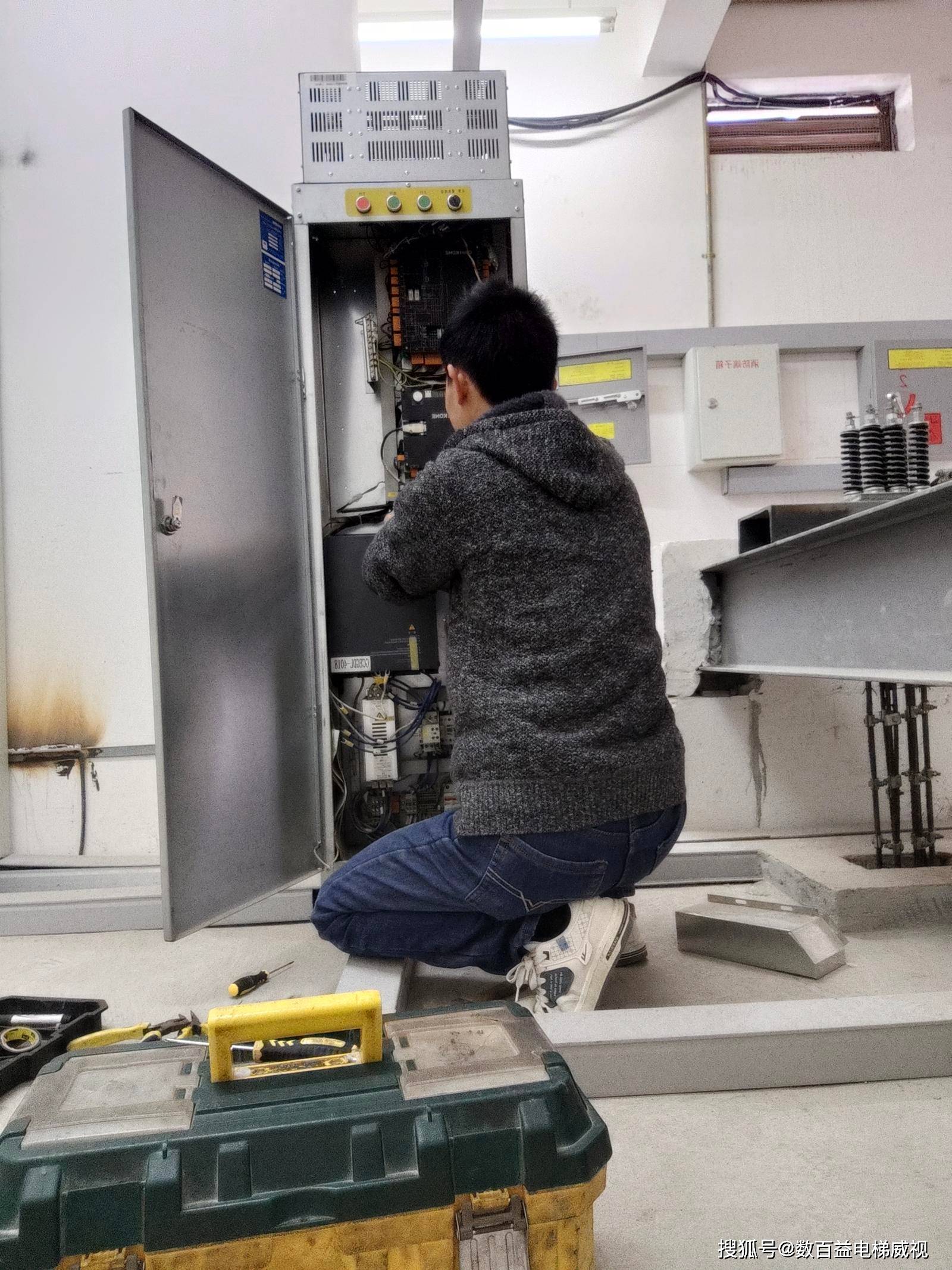 揭秘电梯维保那些事儿:生死攸关的服务,您家电梯过关了吗?_运行_业主_