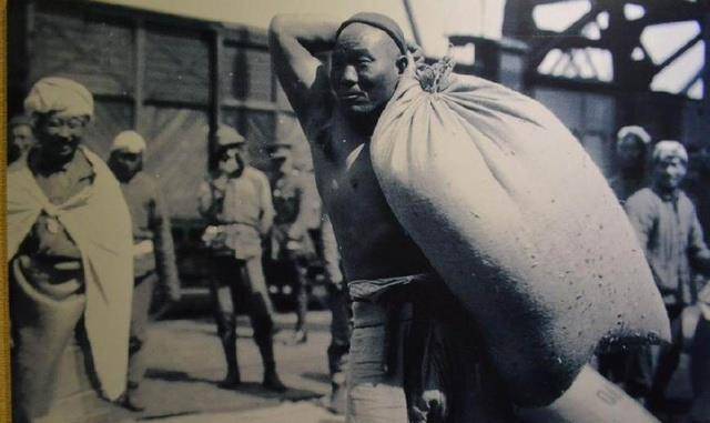 一战时为何华工在欧洲战场伤亡极其惨重看看这些照片就明白了