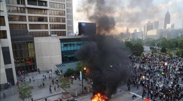 一个白人警察为什么会引起这么大的动乱背后的历史你知道吗