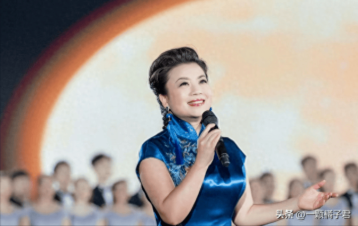 原创民歌皇后张也55岁未婚未育与男闺蜜相伴多年不结婚也幸福