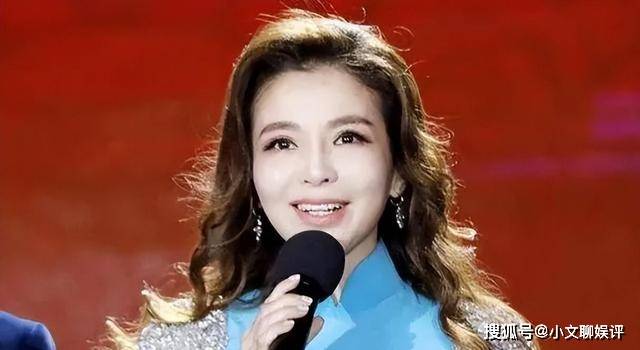 原创朱迅参加无锡马拉松全程带伤跑完42公里50岁穿超短裙很美丽